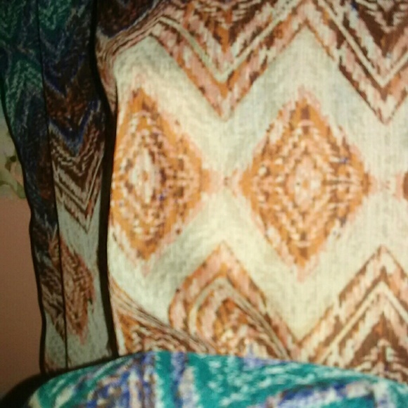 Daisy Fuentes Multi Color Semi Sheer Chevron Tunic - Picture 7 of 8